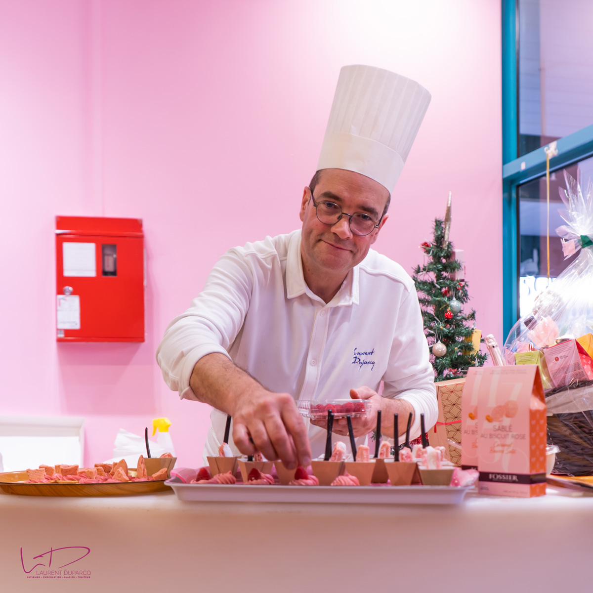 Animation atelier gourmand autour du célèbre biscuit rose de Reims dans la boutique Fossier | Pâtisserie Laurent Duparcq